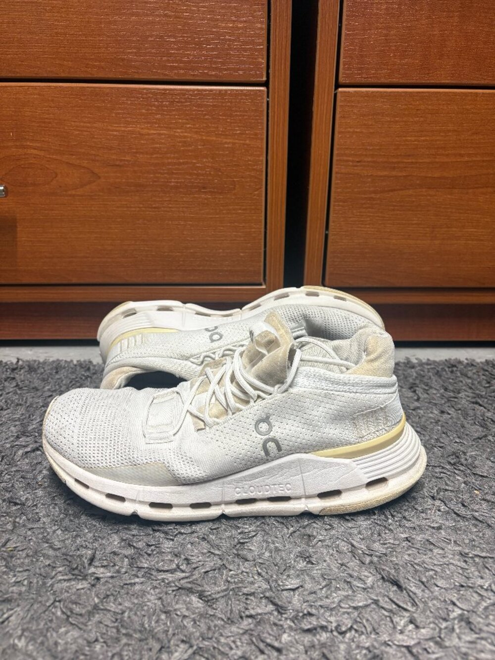 On Cloud Cloudnova Triple White Cloudtec Running Shoes 26.99115 Women’s Size 7